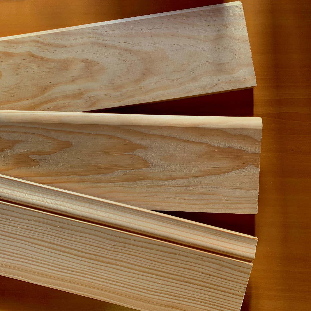 Profils plinthes en pin maritime